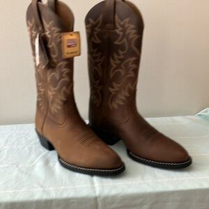 Men’s Ariat boots — NWT — Size 10